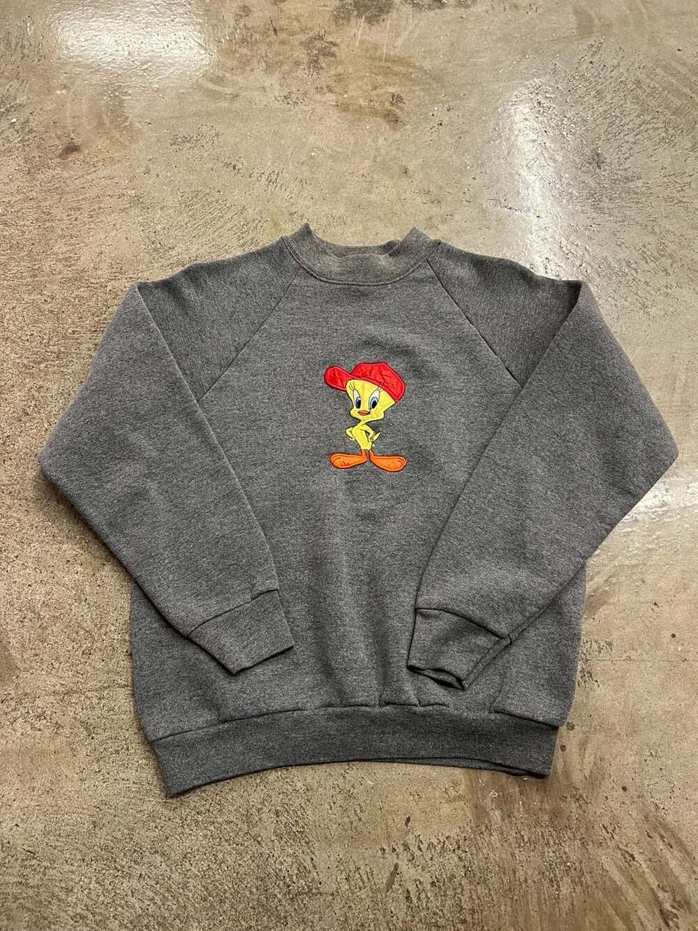 Vintage Looney Tunes Tweety Bird Sweatshirt Size M Grey Embroidered USA